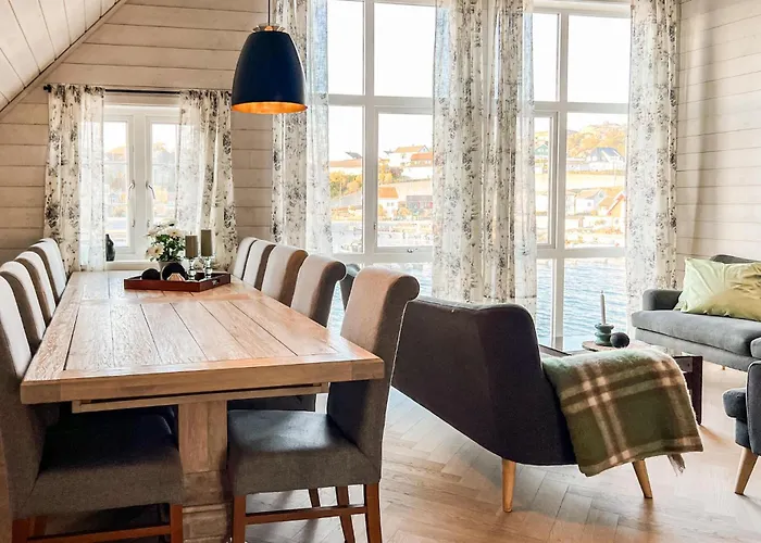 3 Bedroom Beautiful In * Sirevåg