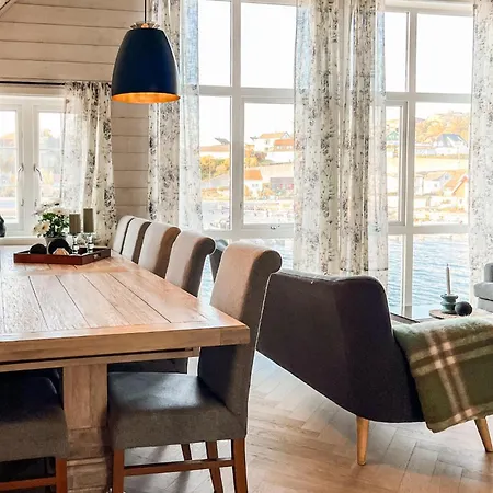 3 Bedroom Beautiful In * Sirevåg
