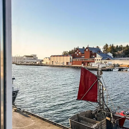 3 Bedroom Beautiful In * Sirevåg